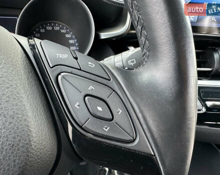 Красный Тойота C-HR, объемом двигателя 1.99 л и пробегом 46 тыс. км за 21500 $, фото 98 на Automoto.ua