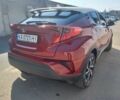 Тойота C-HR 2018 у Києві на Automoto.ua Червоний Тойота C-HR, об'ємом двигуна 2 л та пробігом 77 тис. км за 19900 $, фото 4 на Automoto.ua