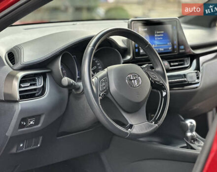 Красный Тойота C-HR, объемом двигателя 1.99 л и пробегом 46 тыс. км за 21500 $, фото 78 на Automoto.ua
