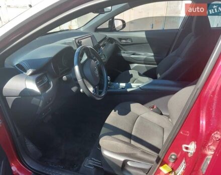 Красный Тойота C-HR, объемом двигателя 2 л и пробегом 77 тыс. км за 19900 $, фото 4 на Automoto.ua