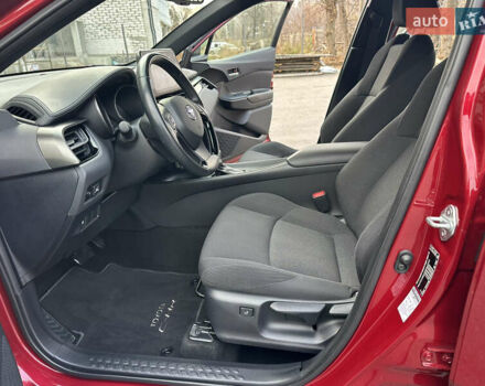 Красный Тойота C-HR, объемом двигателя 1.99 л и пробегом 46 тыс. км за 21500 $, фото 80 на Automoto.ua