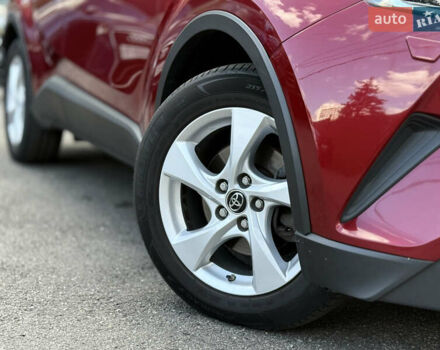 Красный Тойота C-HR, объемом двигателя 1.2 л и пробегом 112 тыс. км за 18800 $, фото 2 на Automoto.ua