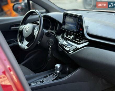 Красный Тойота C-HR, объемом двигателя 1.2 л и пробегом 112 тыс. км за 18800 $, фото 20 на Automoto.ua