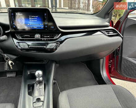 Красный Тойота C-HR, объемом двигателя 1.99 л и пробегом 46 тыс. км за 21500 $, фото 135 на Automoto.ua