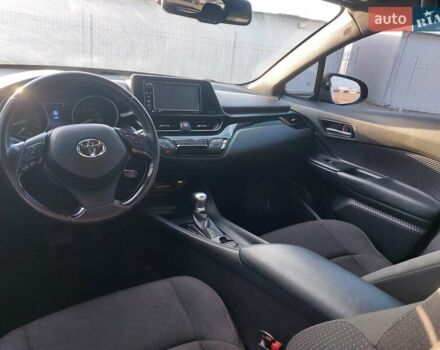 Червоний Тойота C-HR, об'ємом двигуна 1.99 л та пробігом 77 тис. км за 19900 $, фото 16 на Automoto.ua