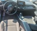 Тойота C-HR 2018 у Києві на Automoto.ua Червоний Тойота C-HR, об'ємом двигуна 2 л та пробігом 77 тис. км за 19900 $, фото 11 на Automoto.ua