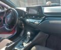 Тойота C-HR 2018 у Києві на Automoto.ua Червоний Тойота C-HR, об'ємом двигуна 2 л та пробігом 77 тис. км за 19900 $, фото 17 на Automoto.ua