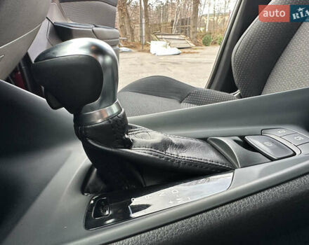 Красный Тойота C-HR, объемом двигателя 1.99 л и пробегом 46 тыс. км за 21500 $, фото 91 на Automoto.ua