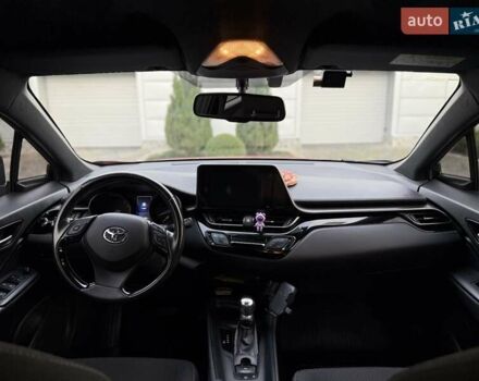Красный Тойота C-HR, объемом двигателя 1.99 л и пробегом 90 тыс. км за 23000 $, фото 7 на Automoto.ua