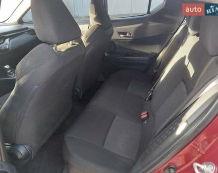 Червоний Тойота C-HR, об'ємом двигуна 1.99 л та пробігом 77 тис. км за 19900 $, фото 15 на Automoto.ua