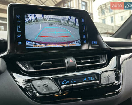 Красный Тойота C-HR, объемом двигателя 1.99 л и пробегом 46 тыс. км за 21500 $, фото 101 на Automoto.ua