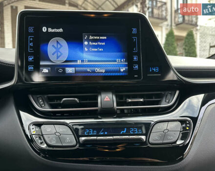 Красный Тойота C-HR, объемом двигателя 1.99 л и пробегом 46 тыс. км за 21500 $, фото 100 на Automoto.ua