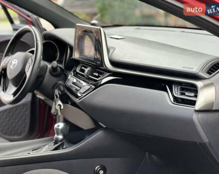 Красный Тойота C-HR, объемом двигателя 1.99 л и пробегом 46 тыс. км за 21500 $, фото 113 на Automoto.ua