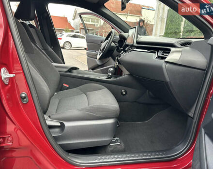 Красный Тойота C-HR, объемом двигателя 1.99 л и пробегом 46 тыс. км за 21500 $, фото 119 на Automoto.ua