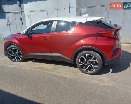 Красный Тойота C-HR, объемом двигателя 2 л и пробегом 77 тыс. км за 19900 $, фото 1 на Automoto.ua
