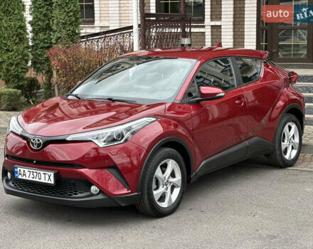 Красный Тойота C-HR, объемом двигателя 1.99 л и пробегом 46 тыс. км за 21500 $, фото 2 на Automoto.ua