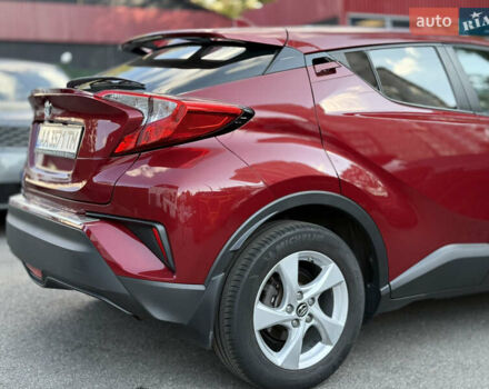 Красный Тойота C-HR, объемом двигателя 1.2 л и пробегом 112 тыс. км за 18800 $, фото 15 на Automoto.ua