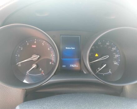 Тойота C-HR 2018 у Києві на Automoto.ua Червоний Тойота C-HR, об'ємом двигуна 2 л та пробігом 77 тис. км за 19900 $, фото 20 на Automoto.ua