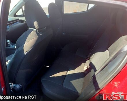 Красный Тойота C-HR, объемом двигателя 2 л и пробегом 77 тыс. км за 19900 $, фото 5 на Automoto.ua