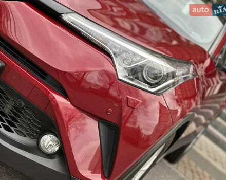 Красный Тойота C-HR, объемом двигателя 1.99 л и пробегом 46 тыс. км за 21500 $, фото 18 на Automoto.ua