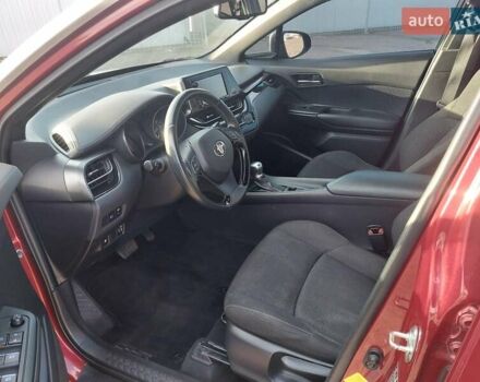 Червоний Тойота C-HR, об'ємом двигуна 1.99 л та пробігом 77 тис. км за 19900 $, фото 13 на Automoto.ua