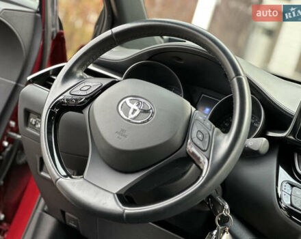 Красный Тойота C-HR, объемом двигателя 1.99 л и пробегом 46 тыс. км за 21500 $, фото 136 на Automoto.ua
