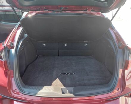 Тойота C-HR 2018 у Києві на Automoto.ua Червоний Тойота C-HR, об'ємом двигуна 2 л та пробігом 77 тис. км за 19900 $, фото 12 на Automoto.ua