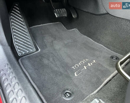 Красный Тойота C-HR, объемом двигателя 1.99 л и пробегом 46 тыс. км за 21500 $, фото 82 на Automoto.ua