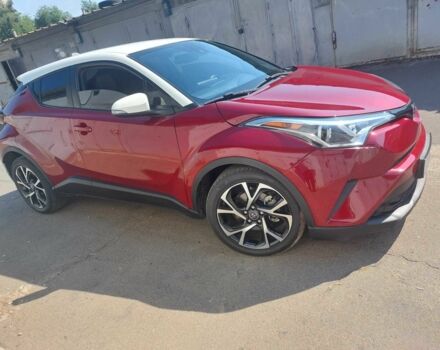 Тойота C-HR 2018 у Києві на Automoto.ua Червоний Тойота C-HR, об'ємом двигуна 2 л та пробігом 77 тис. км за 19900 $, фото 2 на Automoto.ua