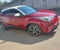 Тойота C-HR 2018 у Києві на Automoto.ua Червоний Тойота C-HR, об'ємом двигуна 2 л та пробігом 77 тис. км за 19900 $, фото 2 на Automoto.ua