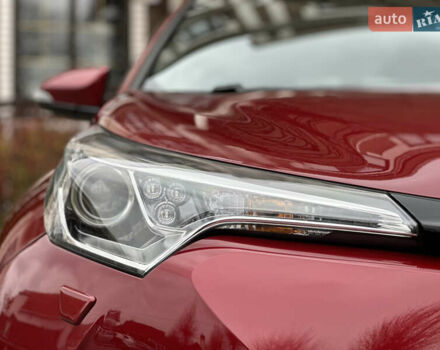 Красный Тойота C-HR, объемом двигателя 1.99 л и пробегом 46 тыс. км за 21500 $, фото 12 на Automoto.ua