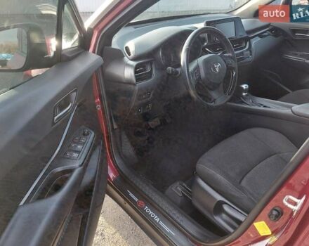 Червоний Тойота C-HR, об'ємом двигуна 1.99 л та пробігом 77 тис. км за 19900 $, фото 14 на Automoto.ua
