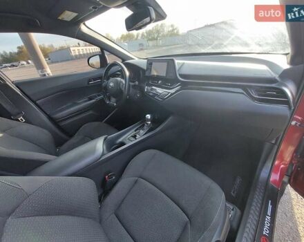 Червоний Тойота C-HR, об'ємом двигуна 1.99 л та пробігом 77 тис. км за 19900 $, фото 20 на Automoto.ua