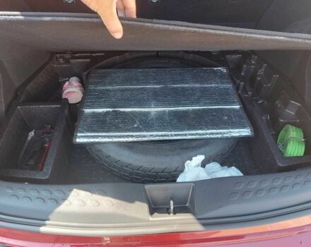 Тойота C-HR 2018 у Києві на Automoto.ua Червоний Тойота C-HR, об'ємом двигуна 2 л та пробігом 77 тис. км за 19900 $, фото 13 на Automoto.ua