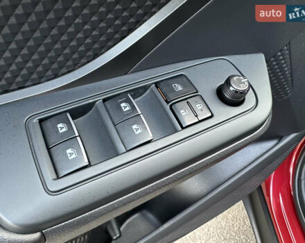 Красный Тойота C-HR, объемом двигателя 1.99 л и пробегом 46 тыс. км за 21500 $, фото 93 на Automoto.ua