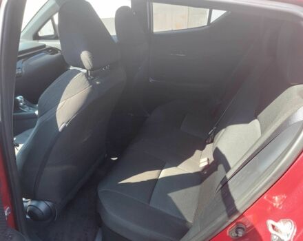 Тойота C-HR 2018 у Києві на Automoto.ua Червоний Тойота C-HR, об'ємом двигуна 2 л та пробігом 77 тис. км за 19900 $, фото 10 на Automoto.ua