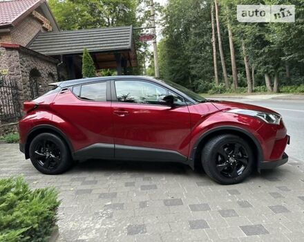 Красный Тойота C-HR, объемом двигателя 1.2 л и пробегом 59 тыс. км за 24700 $, фото 12 на Automoto.ua