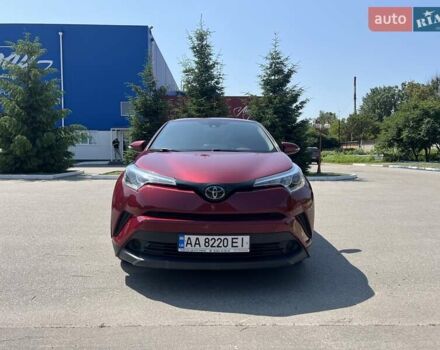 Красный Тойота C-HR, объемом двигателя 2 л и пробегом 61 тыс. км за 18300 $, фото 2 на Automoto.ua