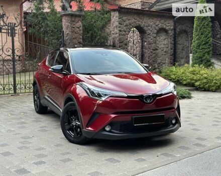 Красный Тойота C-HR, объемом двигателя 1.2 л и пробегом 59 тыс. км за 24700 $, фото 5 на Automoto.ua