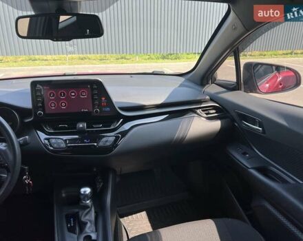 Красный Тойота C-HR, объемом двигателя 2 л и пробегом 61 тыс. км за 18300 $, фото 55 на Automoto.ua