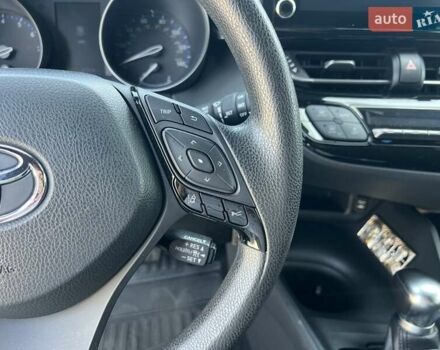 Красный Тойота C-HR, объемом двигателя 2 л и пробегом 61 тыс. км за 18300 $, фото 34 на Automoto.ua