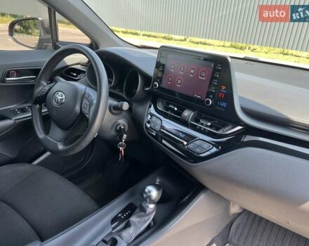 Красный Тойота C-HR, объемом двигателя 2 л и пробегом 61 тыс. км за 18300 $, фото 63 на Automoto.ua