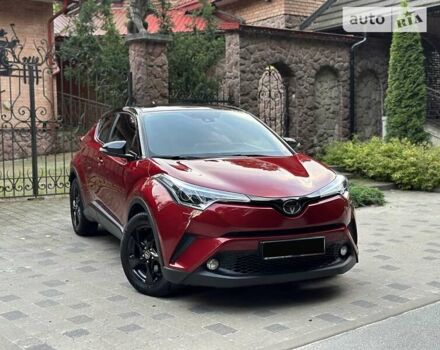 Красный Тойота C-HR, объемом двигателя 1.2 л и пробегом 59 тыс. км за 24700 $, фото 4 на Automoto.ua