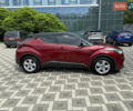Красный Тойота C-HR, объемом двигателя 1.8 л и пробегом 97 тыс. км за 25000 $, фото 1 на Automoto.ua