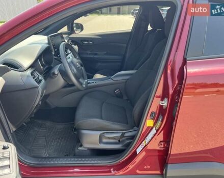 Красный Тойота C-HR, объемом двигателя 2 л и пробегом 61 тыс. км за 18300 $, фото 25 на Automoto.ua