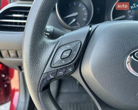 Красный Тойота C-HR, объемом двигателя 2 л и пробегом 61 тыс. км за 18300 $, фото 35 на Automoto.ua