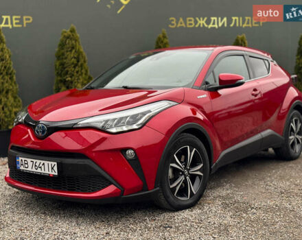 Красный Тойота C-HR, объемом двигателя 1.8 л и пробегом 79 тыс. км за 24800 $, фото 1 на Automoto.ua