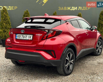 Красный Тойота C-HR, объемом двигателя 1.8 л и пробегом 79 тыс. км за 24800 $, фото 2 на Automoto.ua