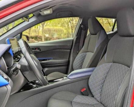 Красный Тойота C-HR, объемом двигателя 2 л и пробегом 66 тыс. км за 5500 $, фото 7 на Automoto.ua