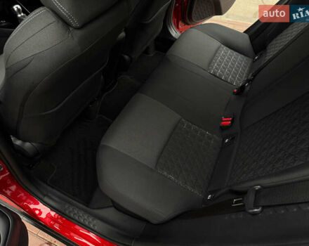 Красный Тойота C-HR, объемом двигателя 1.8 л и пробегом 79 тыс. км за 24800 $, фото 18 на Automoto.ua